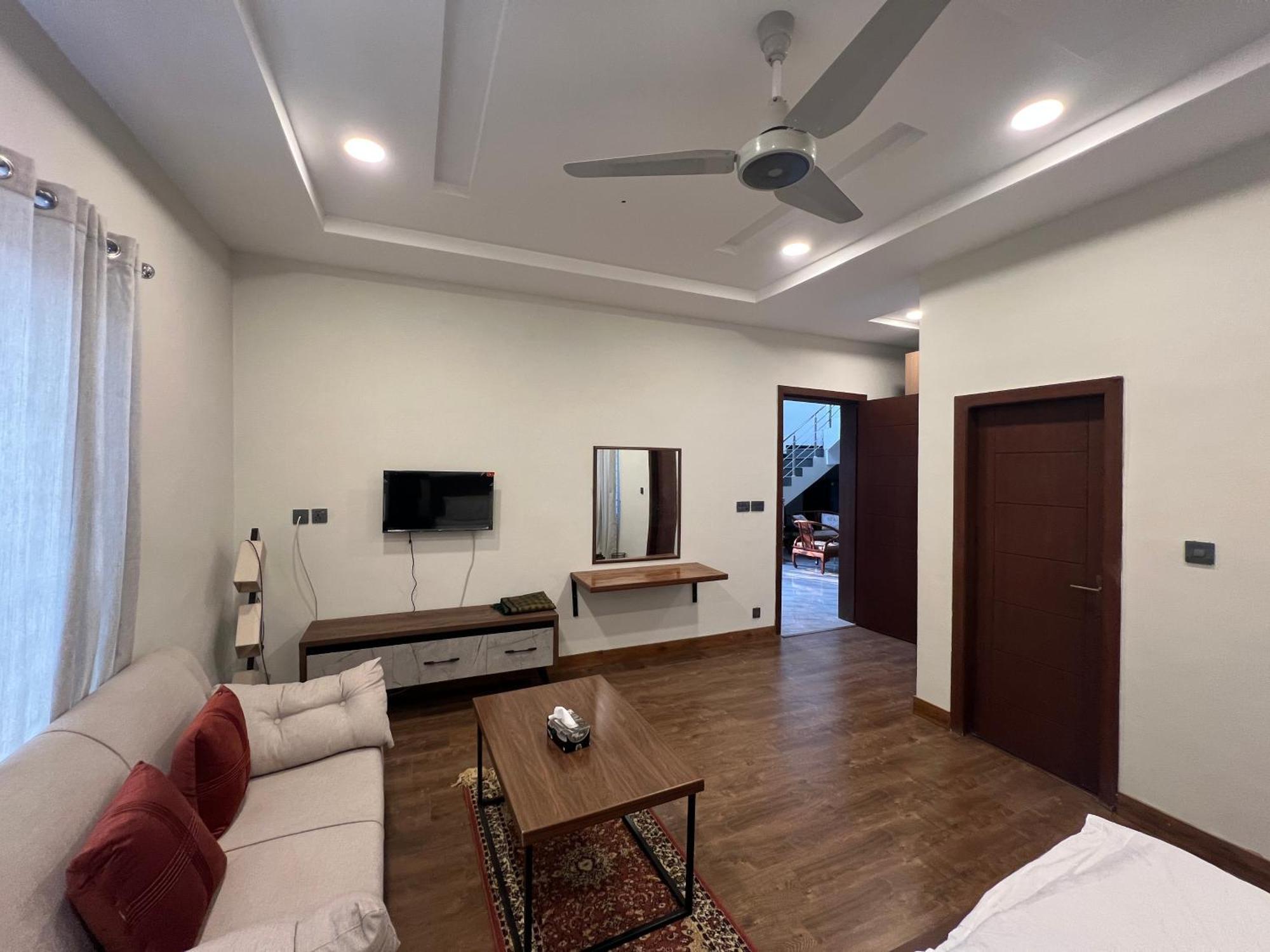 Deluxe King Room In Silverscape Residence Rawalpindi Zewnętrze zdjęcie