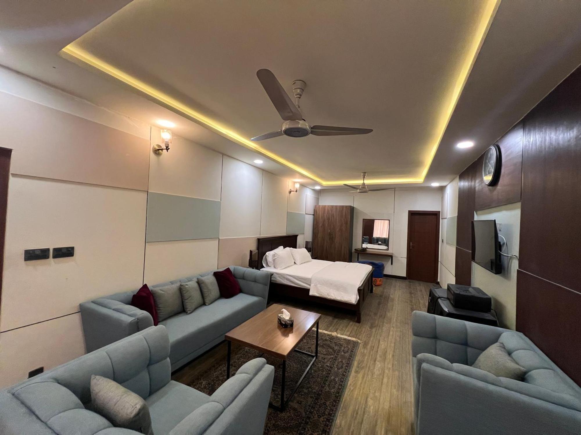 Deluxe King Room In Silverscape Residence Rawalpindi Zewnętrze zdjęcie