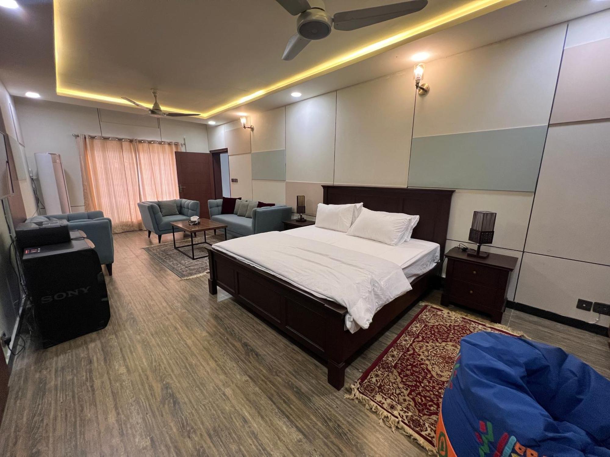 Deluxe King Room In Silverscape Residence Rawalpindi Zewnętrze zdjęcie