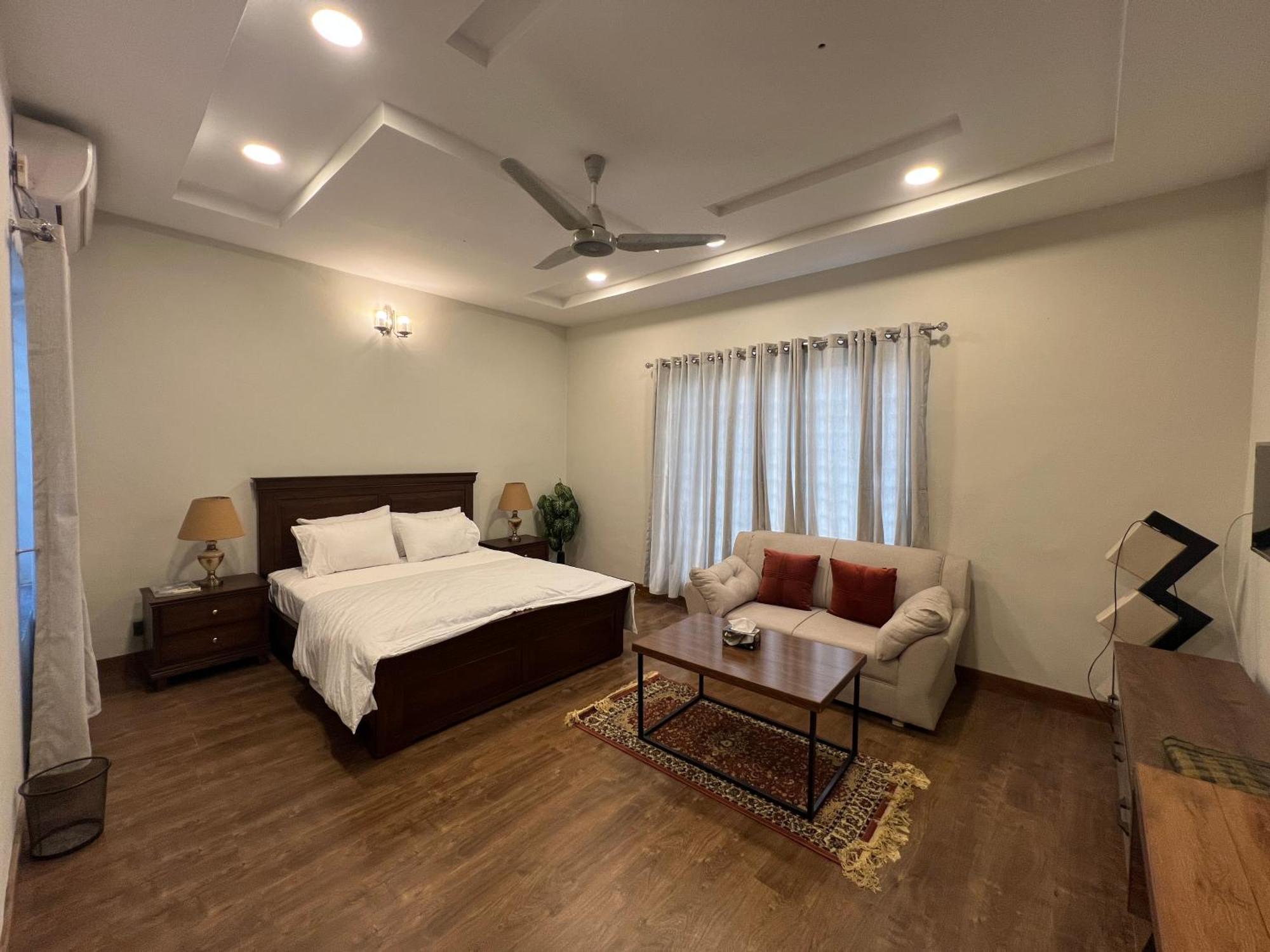 Deluxe King Room In Silverscape Residence Rawalpindi Zewnętrze zdjęcie