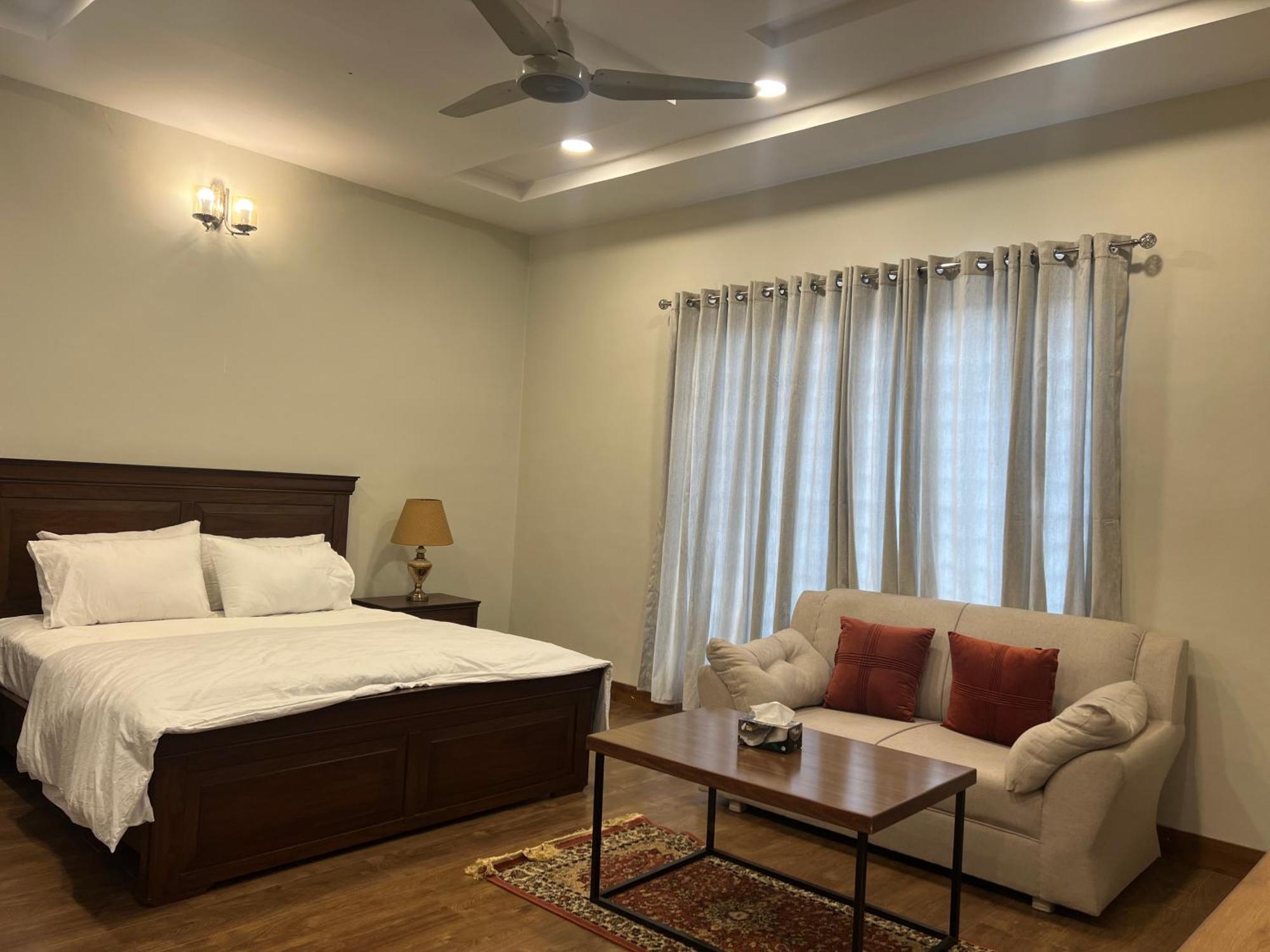 Deluxe King Room In Silverscape Residence Rawalpindi Zewnętrze zdjęcie