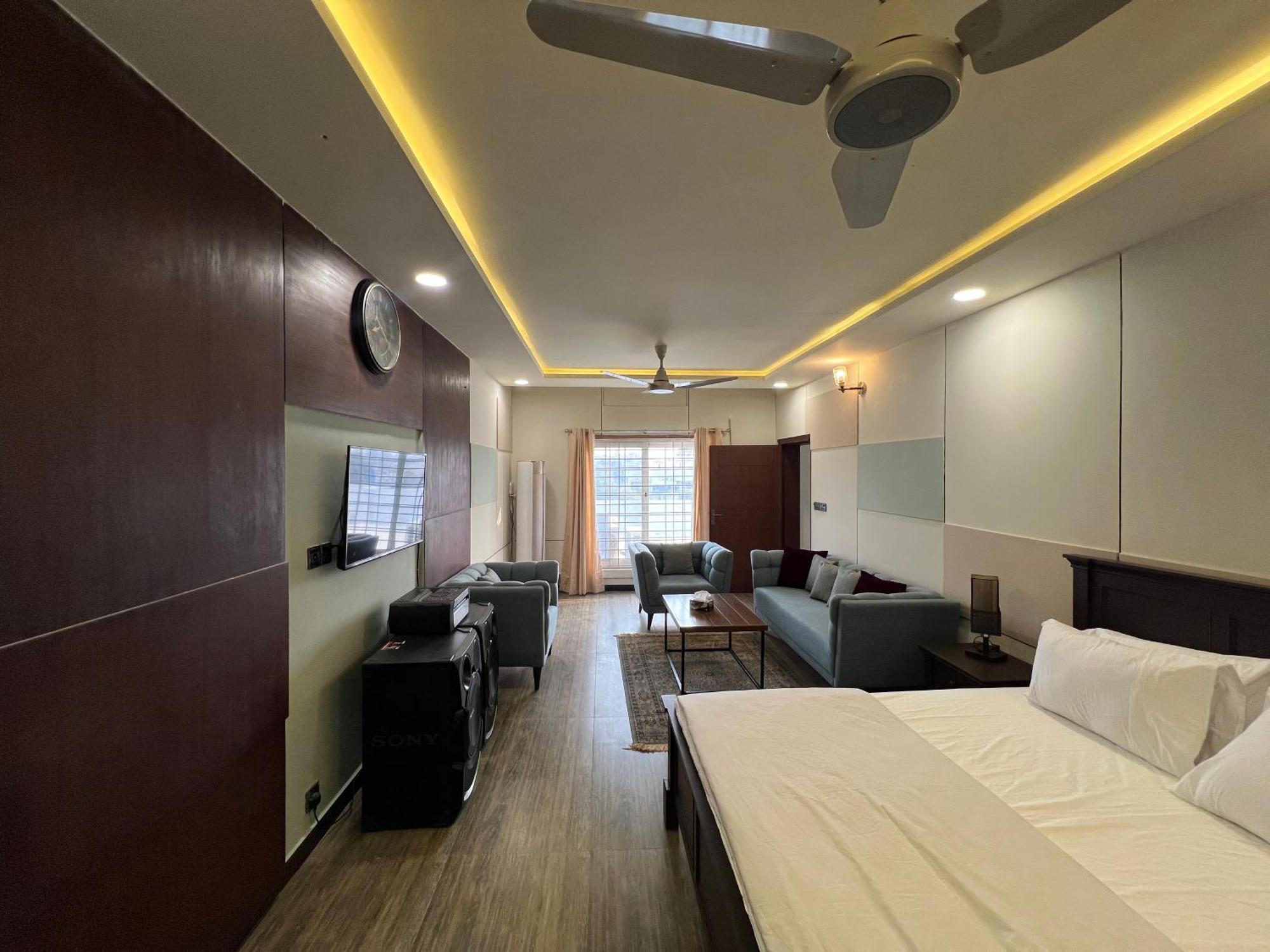 Deluxe King Room In Silverscape Residence Rawalpindi Zewnętrze zdjęcie