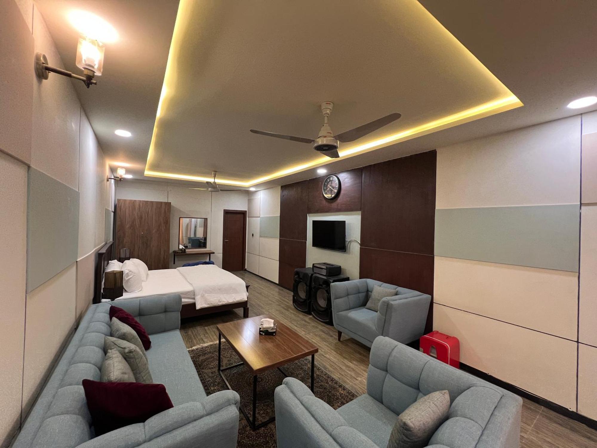 Deluxe King Room In Silverscape Residence Rawalpindi Zewnętrze zdjęcie