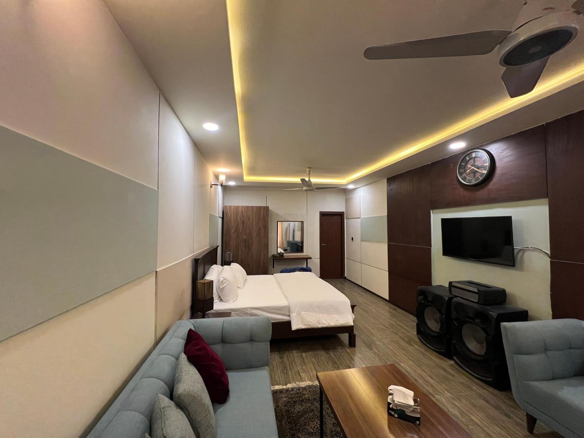 Deluxe King Room In Silverscape Residence Rawalpindi Zewnętrze zdjęcie