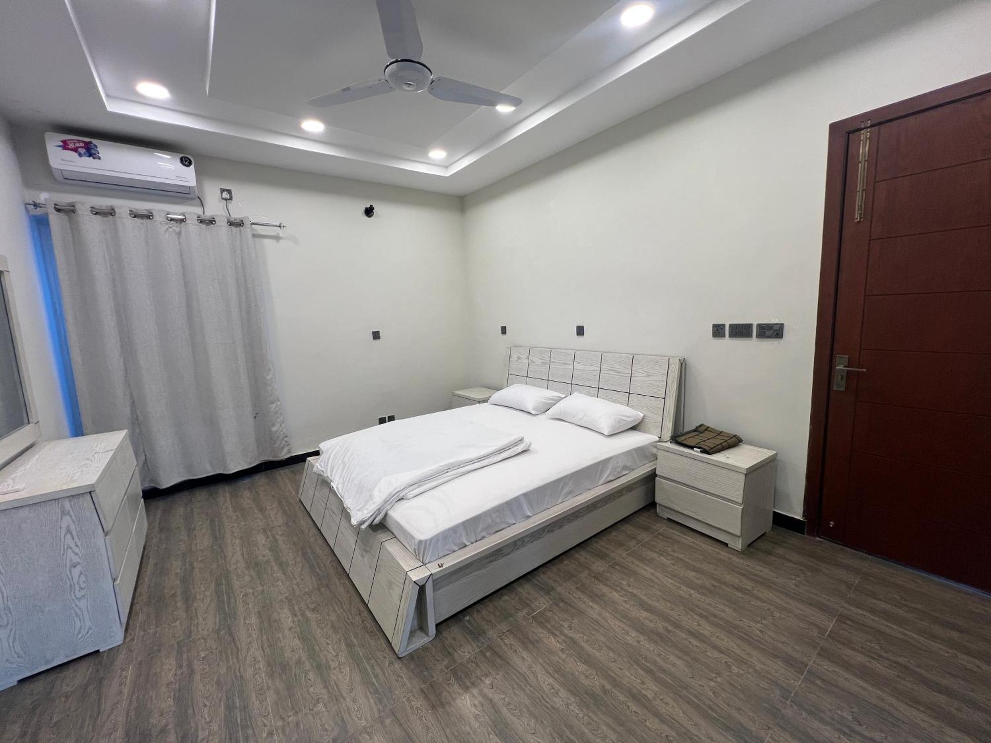 Deluxe King Room In Silverscape Residence Rawalpindi Zewnętrze zdjęcie